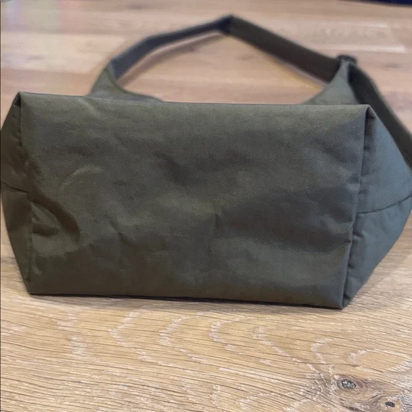 BAGGU Small Nylon Sling Bag - Picture 5 of 8